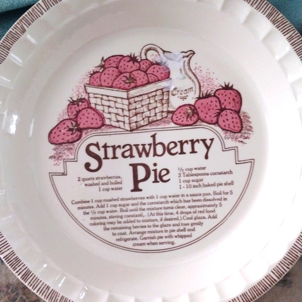 Vintage 1983 Royal China Strawberry Pie Dish